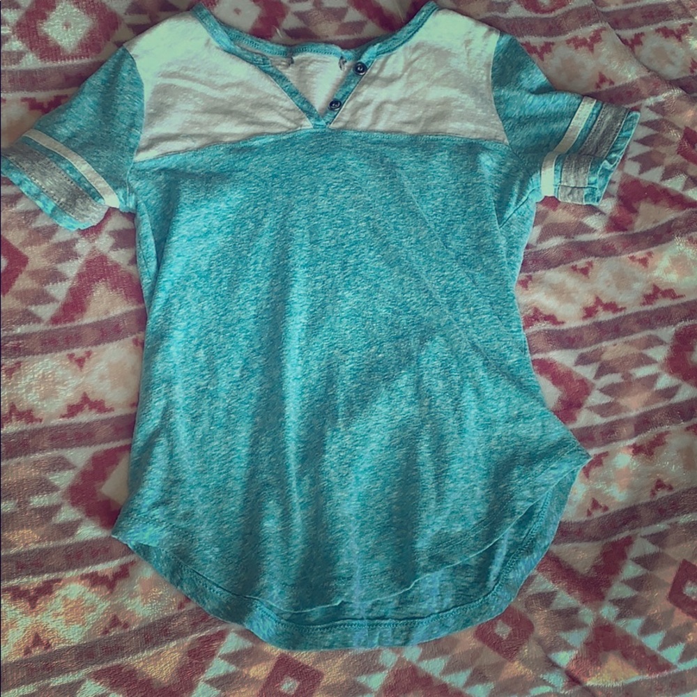 Blue and white tee shirt. Kids(girl)